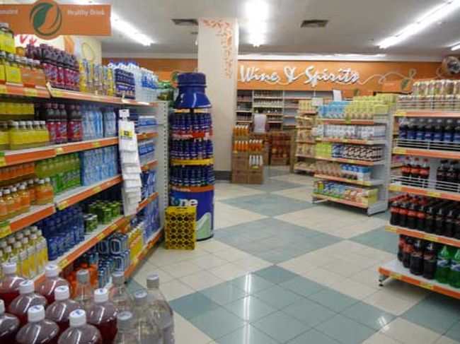 マタハリにくっついてるスーパー。<br />海外のスーパーは見てるだけで楽しい。<br />日本に帰ってからも実用できるものが安く買える！<br /><br />結局、バリでこの先数多くのスーパーを制覇していくことになる。<br />買ったものはほとんどナッツ類だね。