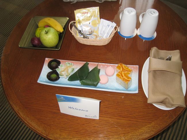 Rm#413に入るとWelcome Card とフルーツが・・・<br />やっぱり、ゴールドよりダイヤの方が豪華かな・・・