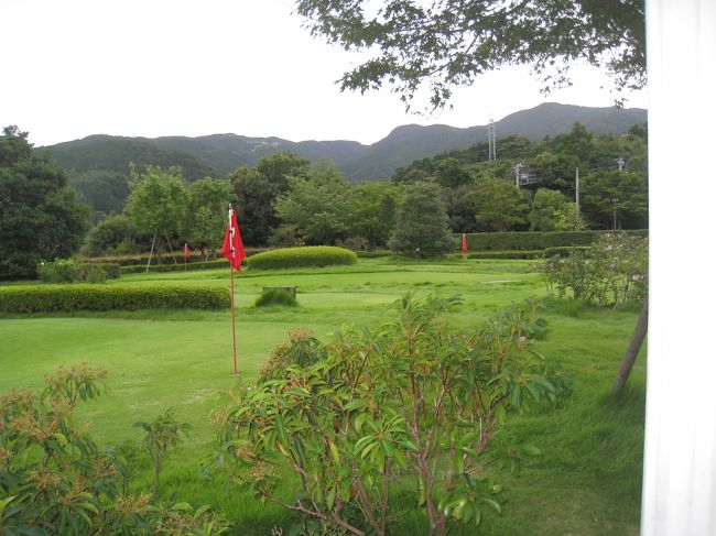 外に出るとパターゴルフ場がある