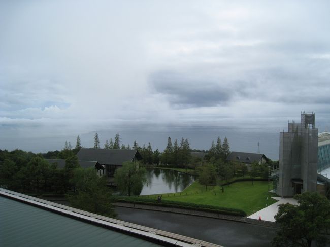 時々晴れ間も見えるが<br />雲いきは怪しい・・・<br />１１時過ぎにチェックアウトをして、そのまま東京に直行！！<br />東名では、今までに無い豪雨のなかをはしる・・・<br />下りの高速は超混み始めていたが・・・<br />我々はまた帰りも１時間で東京に到着！<br />変化の多い気候の中、楽しい家族旅行が出来た♪<br />