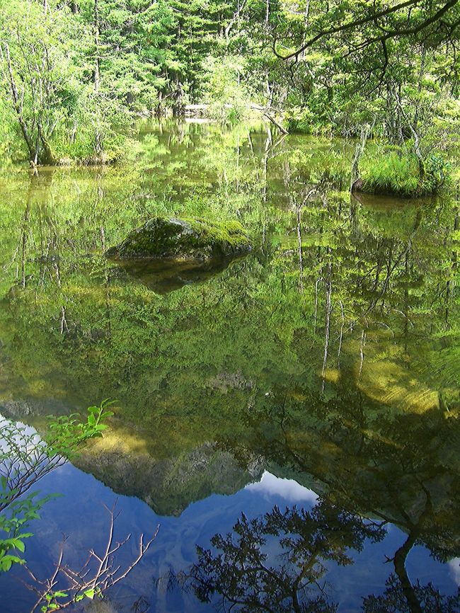 水面に映る山の景色も美しい〜