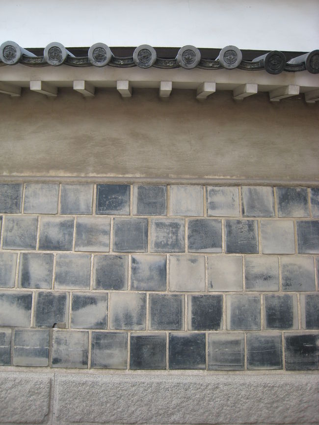 　白壁ではなくそのまんま。