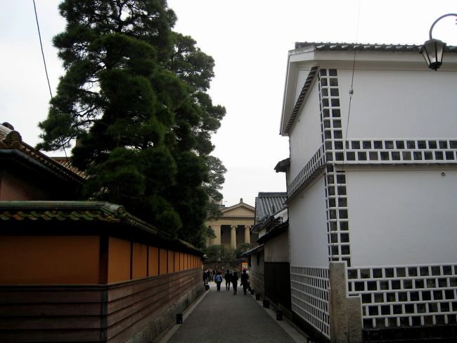 　小道から大原美術館を望む。長崎でも思ったけど、文化が融合した感じはけっこう好きなんでしょうね。