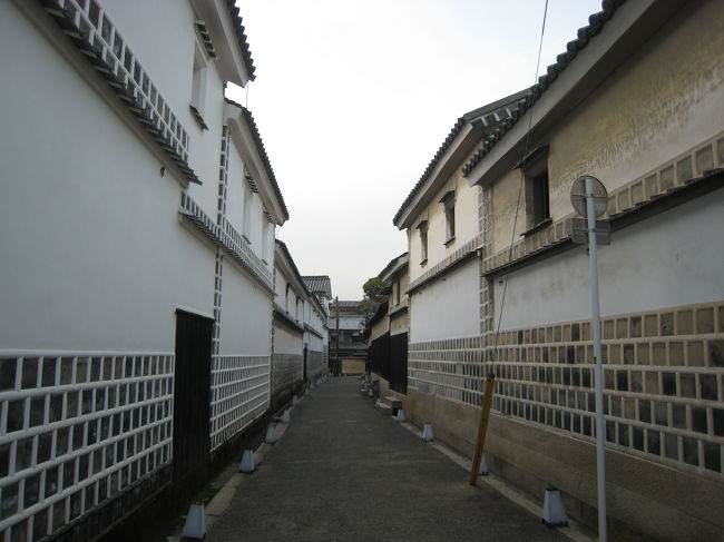 　上の写真の右手はこんな感じ。観光地はできる限り標識は少なく目立たなくしてほしいのぉ。