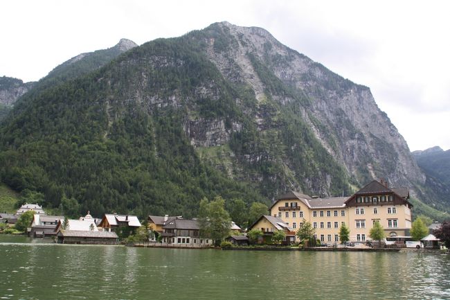 ハルシュタット湖遊覧船からの光景です