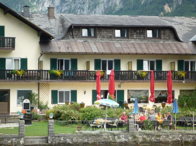 ハルシュタット湖遊覧船からの光景です