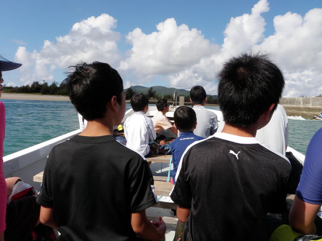 前回のは1艘で十分間に合うくらいの人数だったのですが、今回は2艘に分かれてはての浜まで向かいます。<br />いざ、出発\(^o^)／