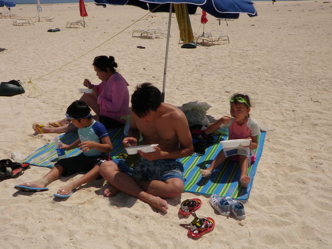 一休みしながら、お昼のカレーを。<br />子供達も完食。<br />おいしかったです。