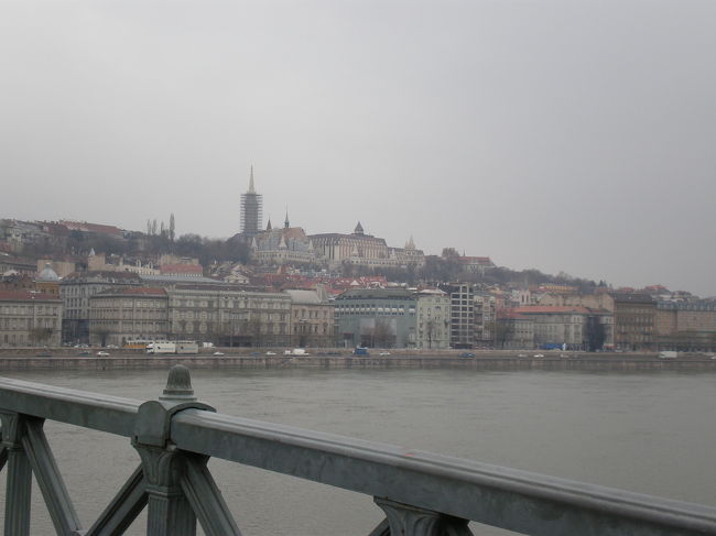 正面奥は、漁夫の砦とマーチャーシュ教会の辺り。<br />（この時はしっかり認識してなかったけど…）