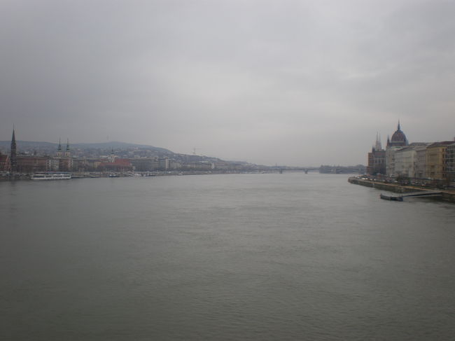 くさり橋から、右。