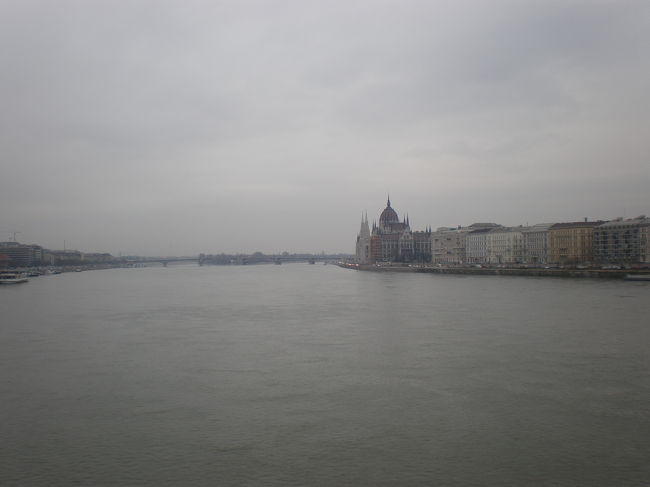 もうちょっと橋を進んだ所から…