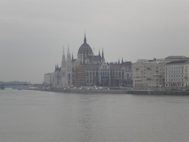 国会議事堂あたりをズームで。