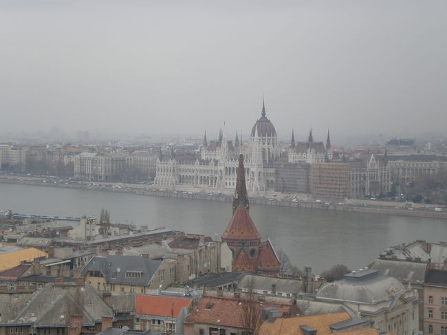 ブダ側も一部見える。