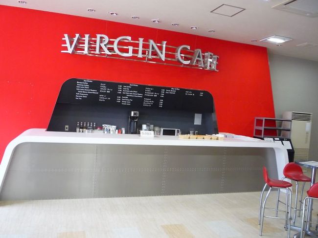 長野からバスで白馬・八方へ<br />ターミナルの待ち合わせ場所にモダンなカフェが出来ました、いかにも外国人が好みそうなデザインです