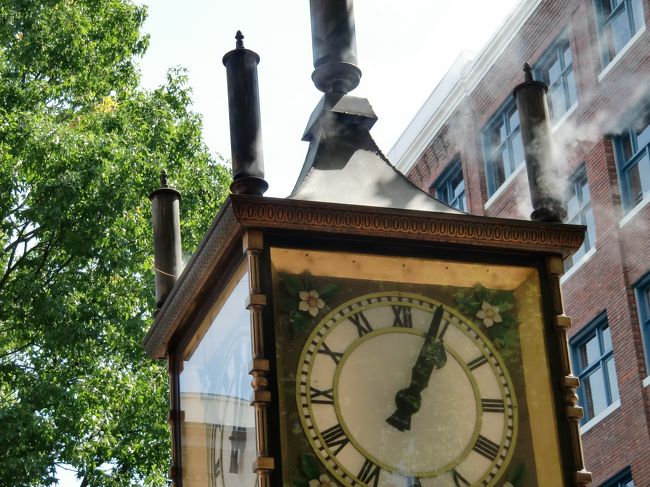 有名な時計です。<br /><br />蒸気が・・・。