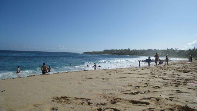 Hyattの目の前にあるShipwreck Beach。ここはいつも波が荒いので私は眺めるのみ。