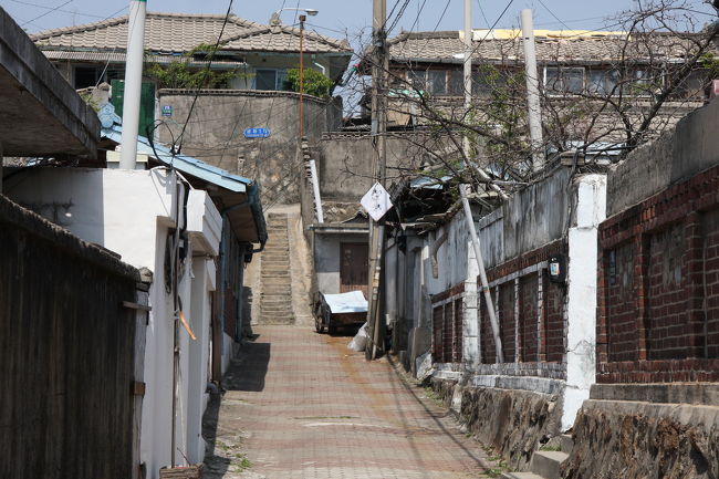 冬ソナ第一話の冒頭でチェジウが走ってくる場面を同じ角度からとってみました。<br /><br />さすがに第一話はみてからきたので、おおお、これだ！と思って、パチリ。<br /><br />この写真をみたら第一話の最初をみてください！そのまんまですよ♪