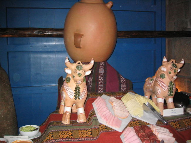 朝食です、チョト頭が痛い？？高山病？？。