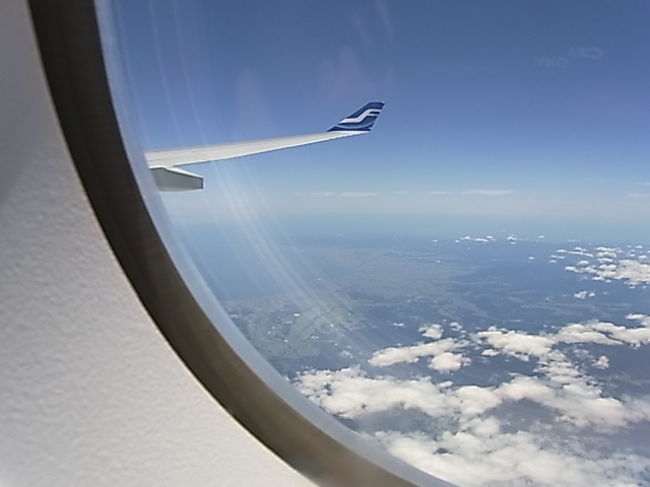 関西国際空港からヘルシンキ経由でストックホルムへ向かいます。<br />日本からヘルシンキまで約10時間。<br /><br />最近フィンエアーの機体が新しくなったようでパーソナルモニターで映画やゲームが出来るようになっていました！<br /><br />SUUDOKUに熱中している間にヘルシンキへ到着。