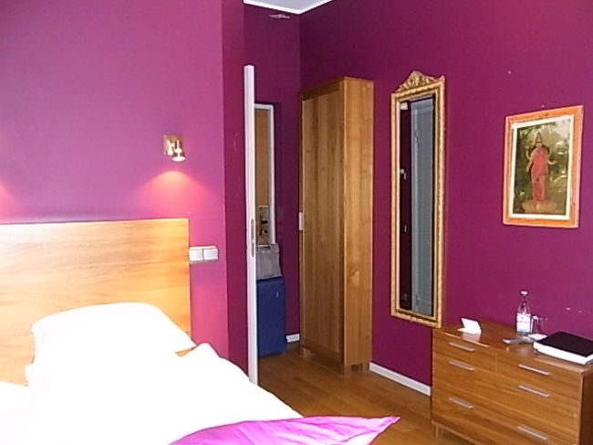 8/14〜8/17までHOTEL HELLSTENに宿泊<br /><br />ストックホルムのアーランダ空港からホテルまではエアポートシャトル（片道190SEK）を利用。<br />空港のインフォメーションで予約できます。