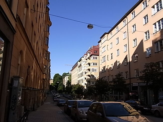 ホテルの周りの景色。<br />近くの大通りにはスーパーやカフェ、レストラン等色々あるので便利です。