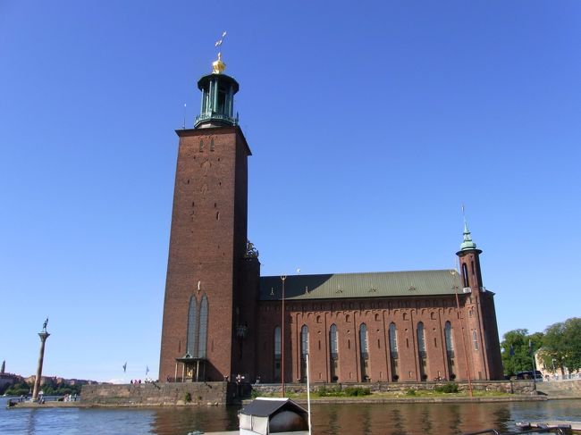STOCKHOLMカードを購入し、早速市庁舎へ<br /><br />中央駅から徒歩で約10分程