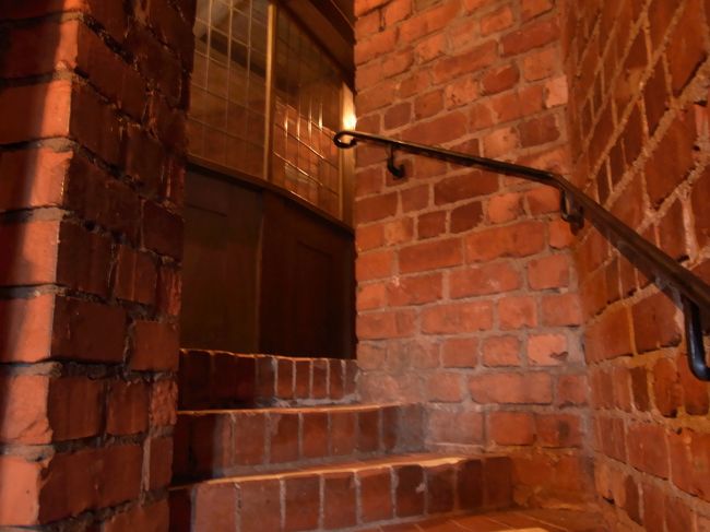 展示物も中々面白いのですが、何せ３０分しか時間が無いので塔の上を目指します。<br /><br />階段とスロープを繰り返し登って行きます。