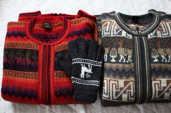 お土産のセター、娘の手袋<br /><br />（値段は内緒です。）