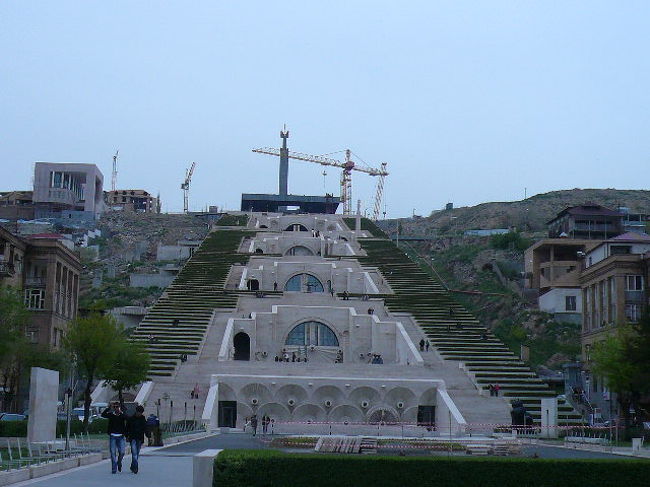 エレバンを見渡せる大きな階段、カスカード