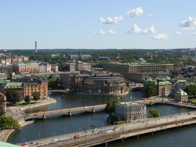 ヘランホルメン島とガムラ・スタン<br /><br />王宮と国会議事堂