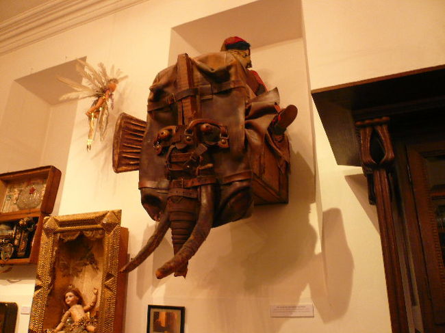 トランクが象に。<br />少年が上にのってる<br />トランク、だから象になったの？