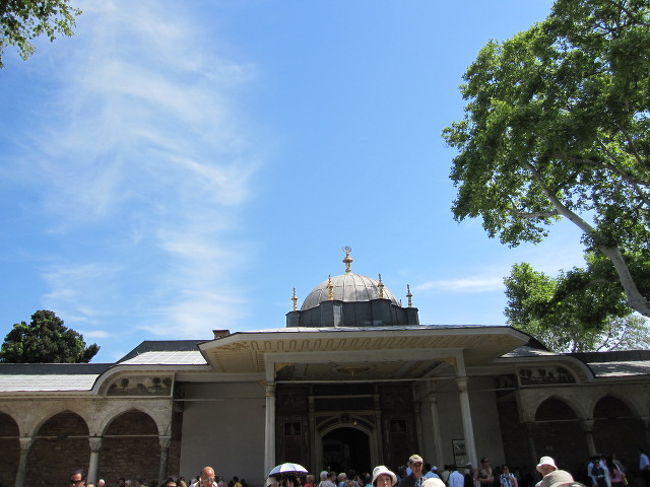 歴代のスルタンが居城としていたそうです。<br />４つの庭園に分かれています。