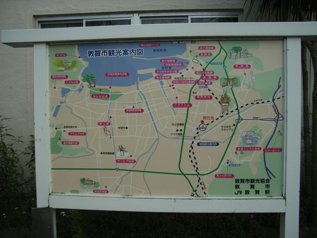 駅を出たところに観光案内図。