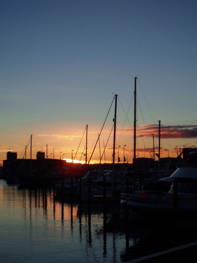 マリーナに沈む夕日