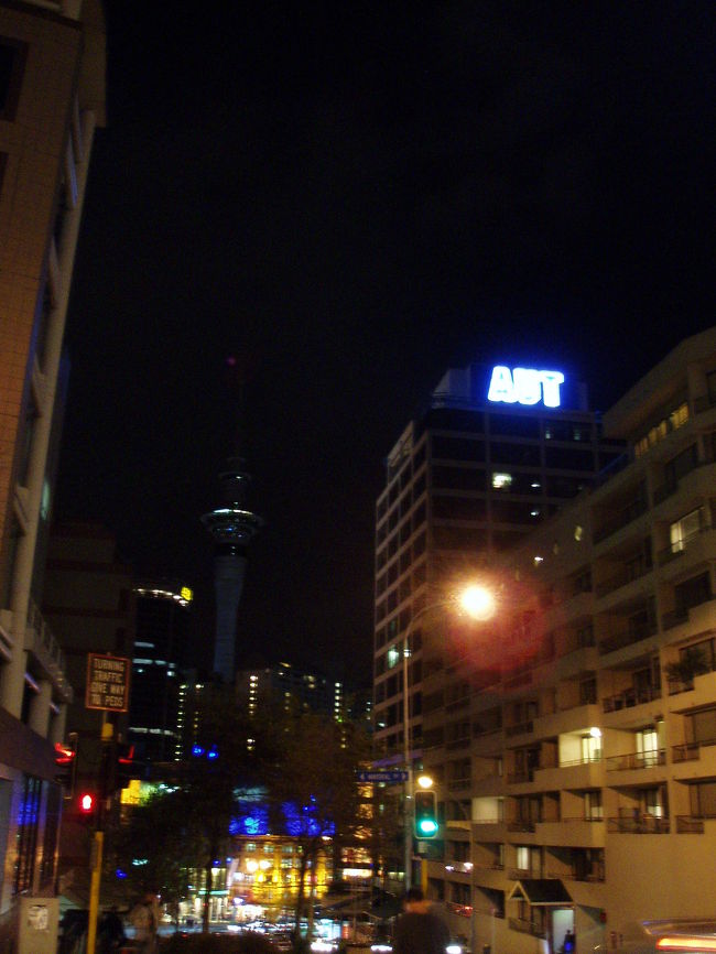 2005年6月25日<br /><br />オールブラックスの試合の日、スカイタワーは真っ黒（真っ暗）です。