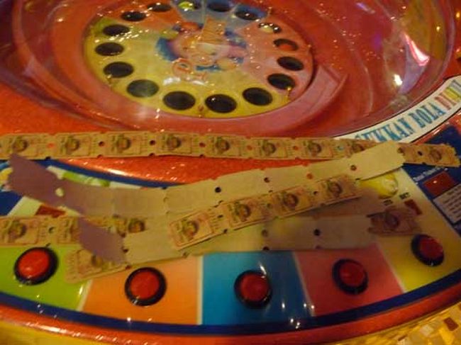 ラスベガスと同じく、チケットがずらーんと出て来て<br />その点数に応じて景品と交換するシステム。