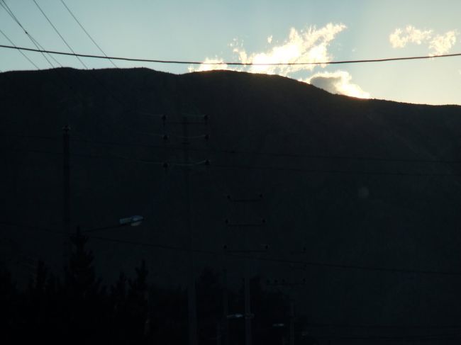 稜線に日が沈む…<br />やはり大好きな瞬間…