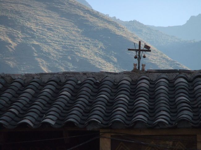 屋根の上の飾りもの。