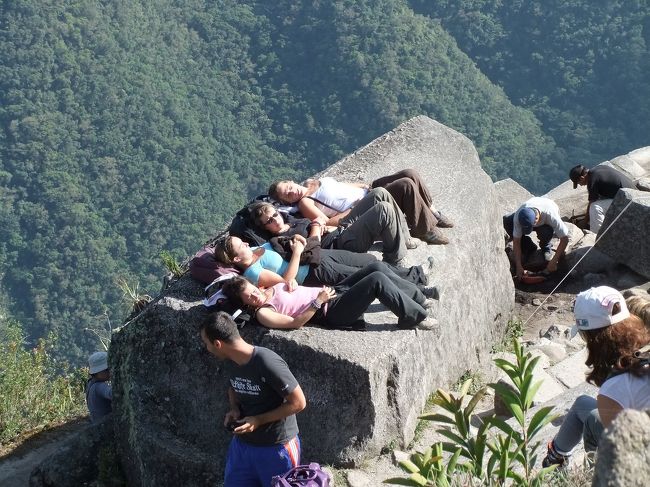 気持ちよさげではあるけれど…（恐）