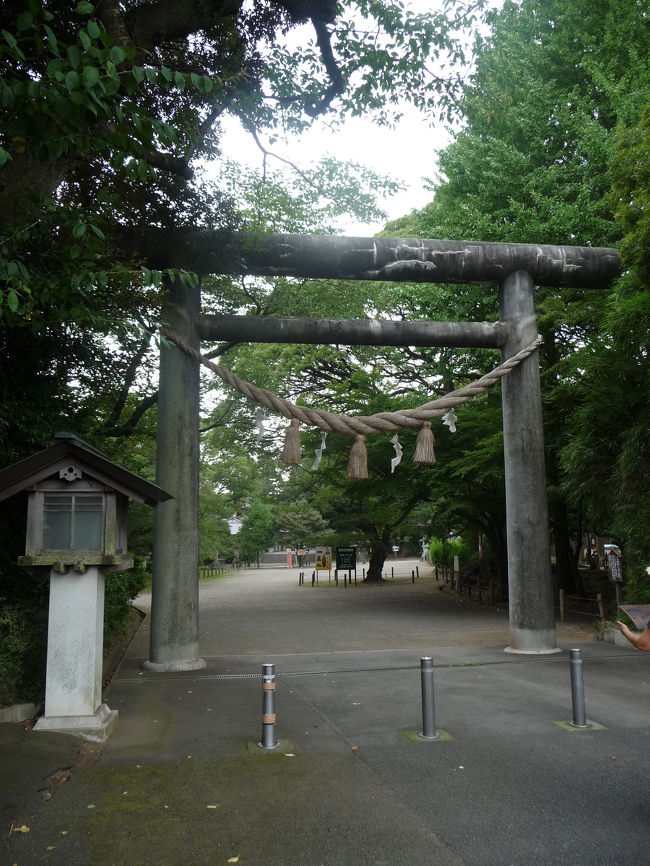 立派な鳥居ですね〜。