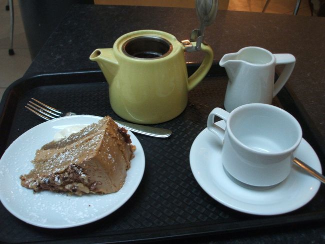 フィッツウィリアム博物館まで戻りお茶。