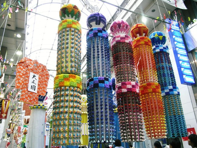 折り紙が貼り付けられているものも<br /><br />いったい何個の折り紙が使われているのかしら？<br />スゴイ！