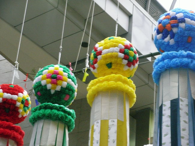 吹き流しと呼ばれる飾りのこの部分は<br />なんて言うのかな？<br /><br />旅に出る前にこの部分の花紙作りの名人さんを<br />テレビでみました（＾＾）