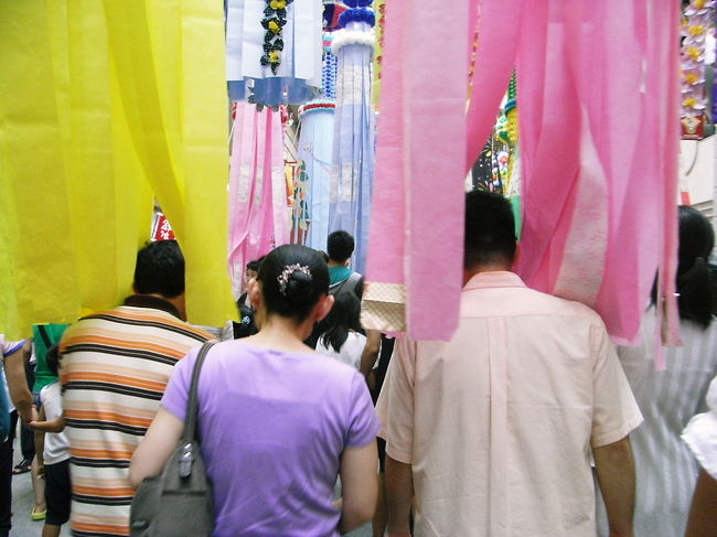 吹き流しをかき分け進みます（＾＾）