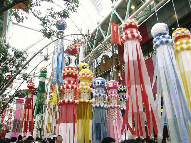 ホントに華やかですこと♪<br /><br />この先には星の宵まつり会場もあり<br />イベントが行われているようでした。<br /><br />でも歩き疲れて広瀬通りまで来たところでギブ〜<br />ギブと言ってもそこから折り返して<br />歩かないとならいし〜（＾＾；<br /><br /><br /><br />