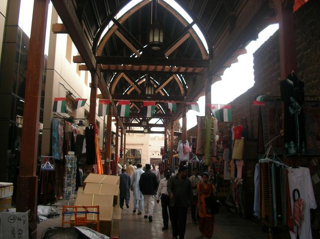 スークでベリーﾀﾞﾝｽ用のﾋｯﾌﾟスカーフ５００円にて買いました♪<br /><br />日本だったら３０００円ちかくするのでこんなものかな??