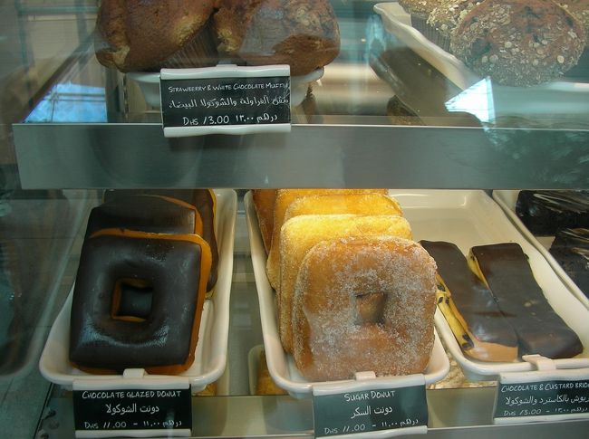 空港のスタバに□四角のドーナツが!!