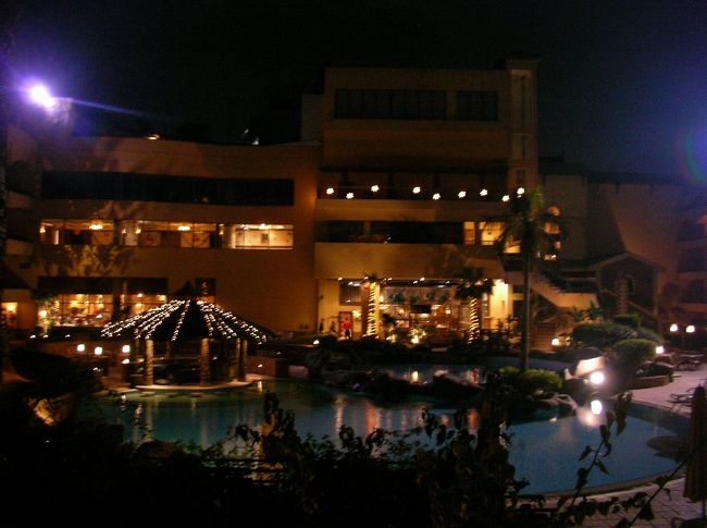 エジプト現地時刻１７:４５。<br />無事カイロ空港に着陸しました。<br /><br />エジプトで４日間お世話になったホテルです。<br /><br />リゾートな感じです♪