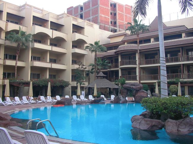 南国ちっくなホテル☆<br /><br />でも気温１０度ほど！<br /><br />寒くて入れません！