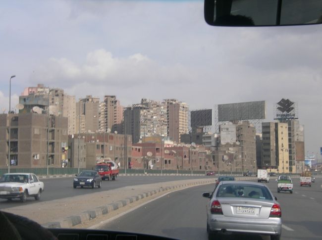 カイロ市内。<br /><br />住宅地でしょうか。。<br />
